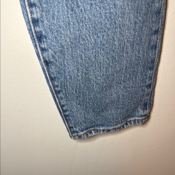 Levi's Wedgie Blue Ankle Cropped Jeans with Vintage Appeal - Picture 4 of 7